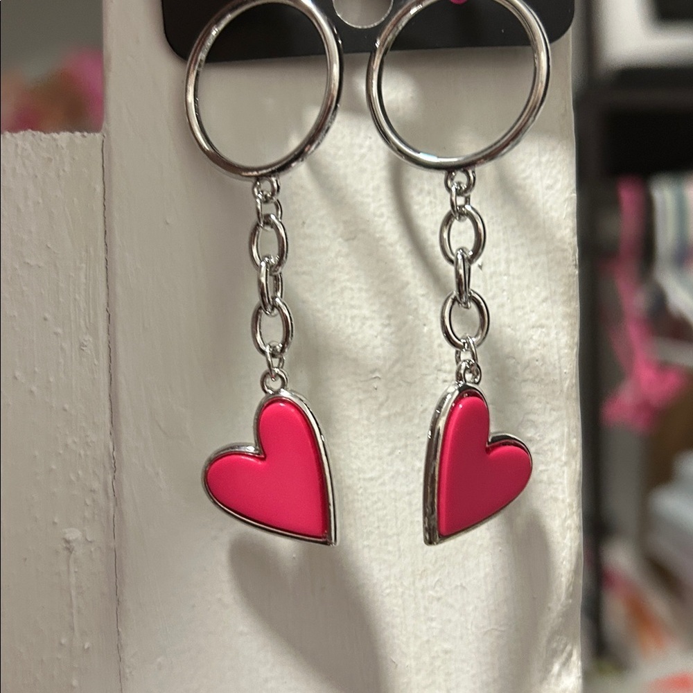 Don't Miss a Heartbeat Pink Earrings.